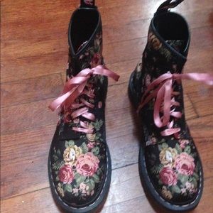 Dr Martins floral ankle boots. Only worn twice.